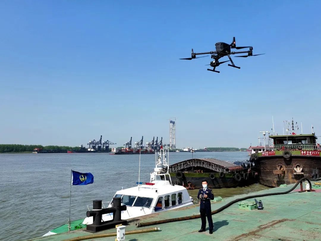 首飛成功！長江南京段實(shí)現(xiàn)無人機(jī)巡檢常態(tài)化 (圖1)