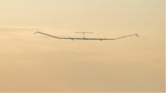 打破續(xù)航紀(jì)錄 空客太陽能無人機(jī)連飛42天(圖2) 打破續(xù)航紀(jì)錄 空客太陽能無人機(jī)連飛42天(圖2)