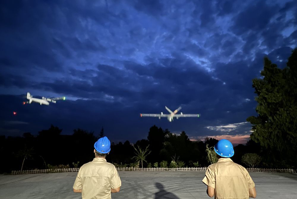 重慶開展無人機(jī)巡檢防山火 確保供電安全(圖1) 重慶開展無人機(jī)巡檢防山火 確保供電安全(圖1)