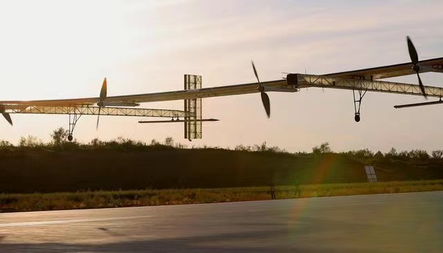 多家外媒持續(xù)關(guān)注中國(guó)大型太陽(yáng)能無(wú)人機(jī)首飛成功(圖1) 多家外媒持續(xù)關(guān)注中國(guó)大型太陽(yáng)能無(wú)人機(jī)首飛成功(圖1)