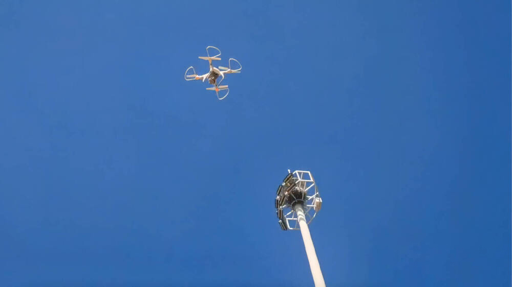 無人機巡檢保障國慶假期電網(wǎng)安全供電(圖1) 無人機巡檢保障國慶假期電網(wǎng)安全供電(圖1)