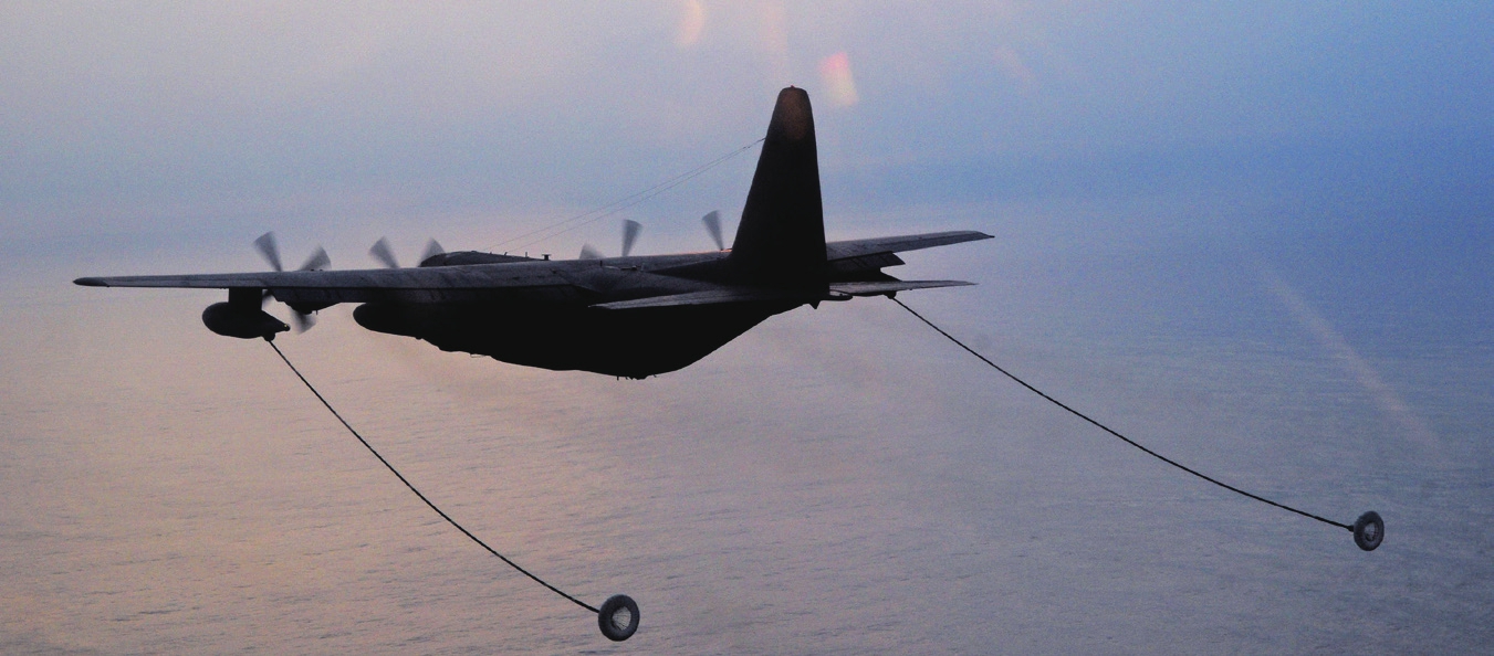 首次技術(shù)突破！美國實現(xiàn)無人機加油并再次投入使用(圖1)